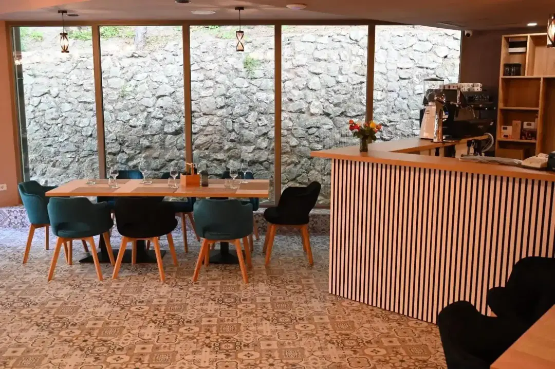 Restaurant H - 1