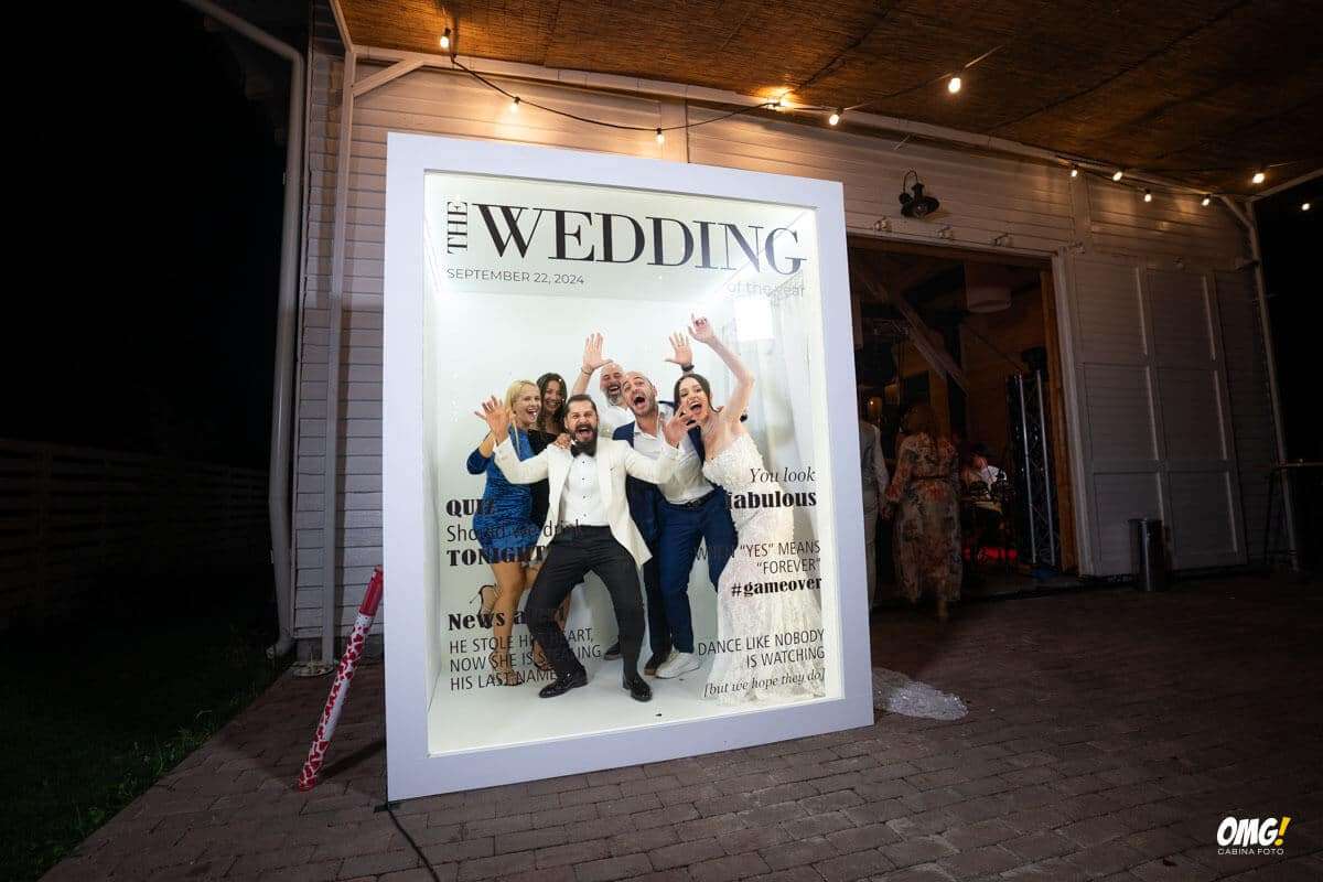 Walk-in Cover Magazine Booth