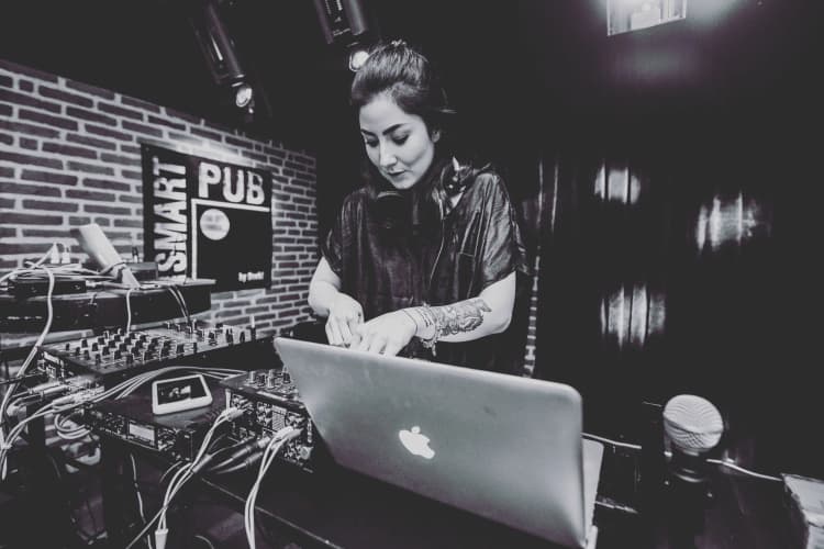 Adnana DJ - furnizor evenimente