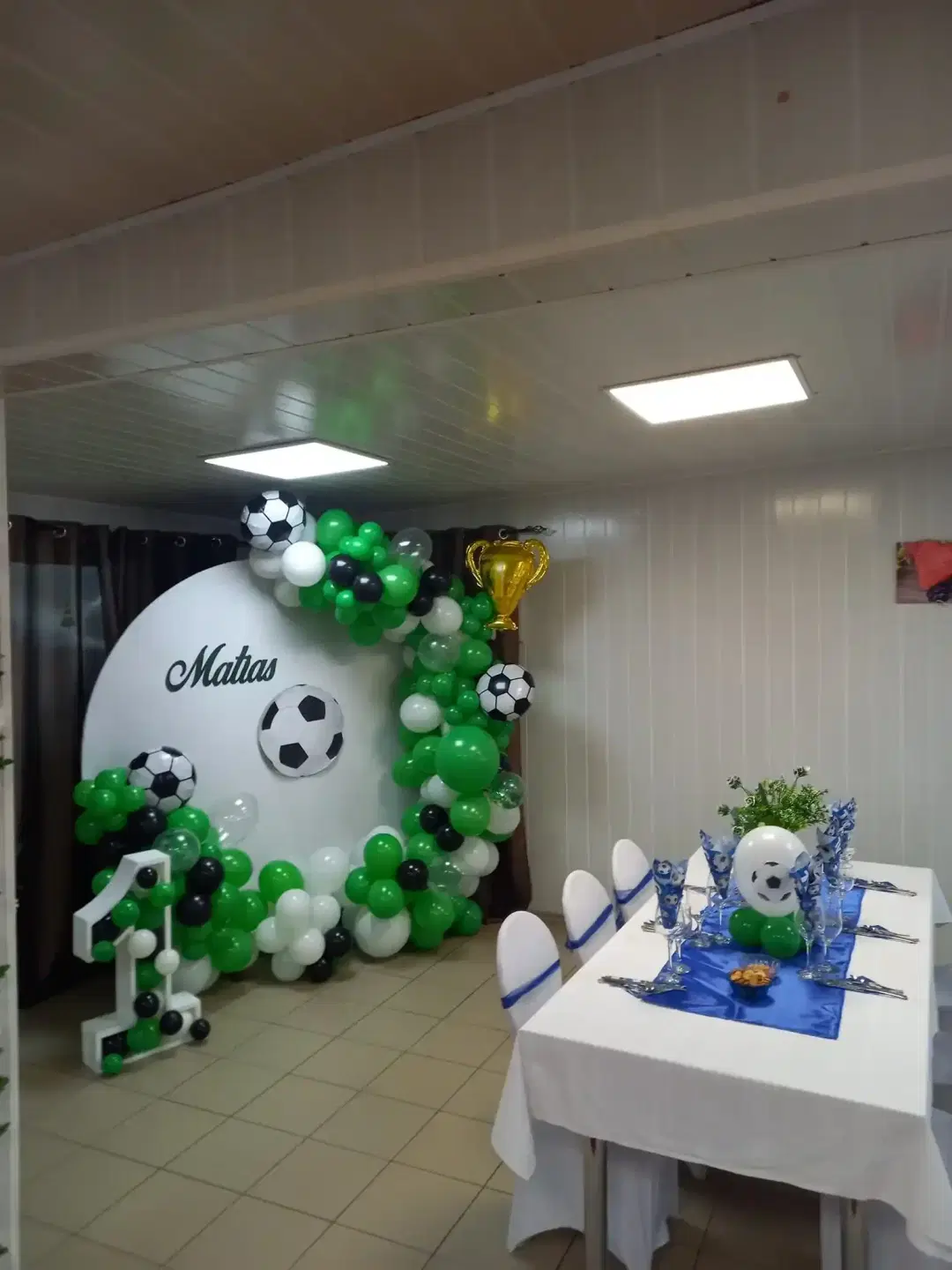 Braseria Doi Cocosi - 3 Braseria Doi Cocosi - 3