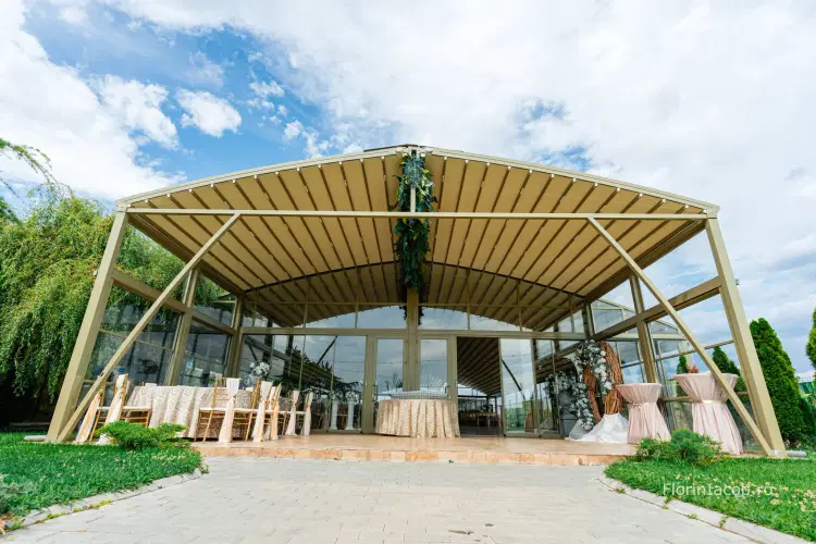 Restaurant Ballroom Cupola