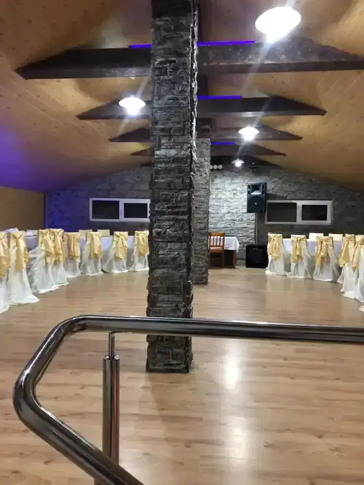 Restaurant Rustic Grill